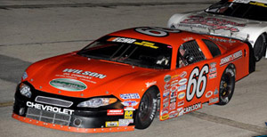 Steve Carlson wins 2009 ASA Midwest Tour Championship using Bassett 15x10 Wide-Five Armor Edge Wheels.